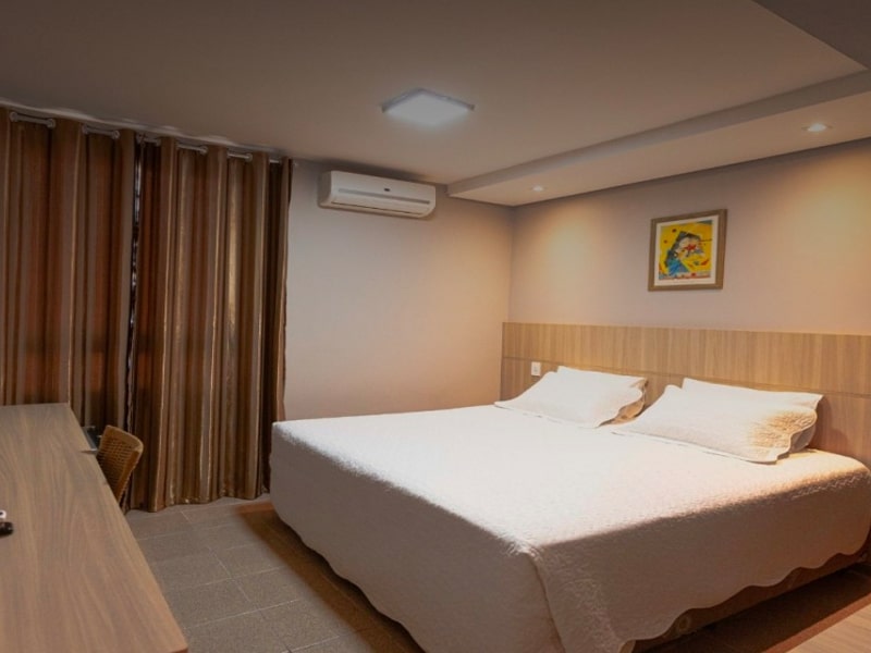 A foto mostra a suíte do Hotel Foz do Iguaçu para casais em Lua de Mel.