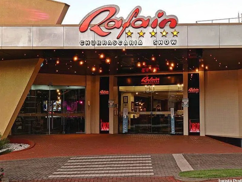 Foto da fachada do restaurante de Foz, chamado de Rafain Churrascaria.